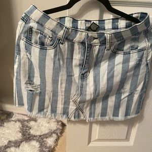 Junior’s size 11 striped jean skirt. Fits true to size.